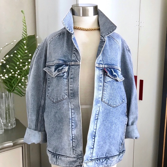 Levi's Jackets & Blazers - Levi’s Denim Jean Jacket Trucker Oversized Medium